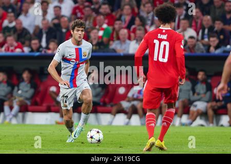 Marcos Alonso du FC Barcelone lors du match de l'UEFA Champions League entre le FC Bayern Munich et le FC Barcelone à l'Allianz Arena de Munich, en Espagne. Banque D'Images