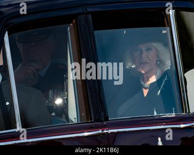 Londres, Royaume-Uni. 14th septembre 2022. 14 septembre 2022. Londres, Royaume-Uni. Le roi Charles III et Camilla, la reine Consort, retournent de Westminster Hall où le cercueil de QueenÕs a été pris de Buckingham Palace par un chariot à canon à Westminster Hall où elle sera dans l'État pendant quatre jours avant ses funérailles. Crédit : Doug Peters/Alamy Live News Banque D'Images