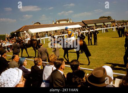 English Derby, Hippodrome d'Epsom Downs, Epsom, Surrey, Angleterre, Royaume-Uni, collection Toni Frissell, 3 juin 1959 Banque D'Images