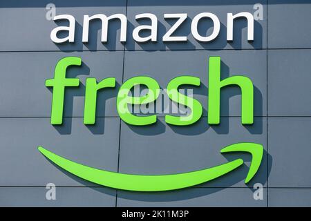 Los Angeles, Californie, États-Unis. 14th septembre 2022. Un magasin Amazon Fresh est photographié sur 14 septembre 2022 à Pasadena, en Californie, Rob Bonta, procureur général de la Californie, a déclaré mercredi qu'il a poursuivi le géant de la vente au détail en ligne Amazon, alléguant que les politiques de la société font monter les prix des consommateurs. (Credit image: © Ringo Chiu/ZUMA Press Wire) Credit: ZUMA Press, Inc./Alamy Live News Banque D'Images