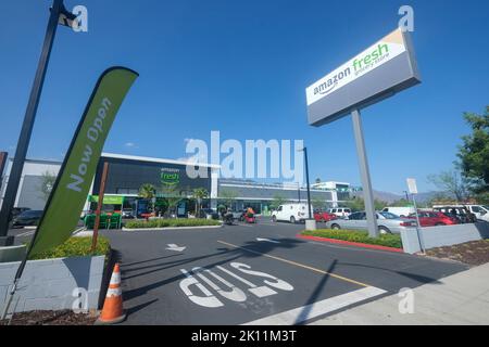 Los Angeles, Californie, États-Unis. 14th septembre 2022. Un magasin Amazon Fresh est photographié sur 14 septembre 2022 à Pasadena, en Californie, Rob Bonta, procureur général de la Californie, a déclaré mercredi qu'il a poursuivi le géant de la vente au détail en ligne Amazon, alléguant que les politiques de la société font monter les prix des consommateurs. (Credit image: © Ringo Chiu/ZUMA Press Wire) Credit: ZUMA Press, Inc./Alamy Live News Banque D'Images