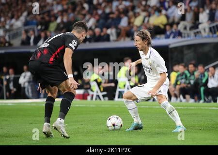 Madrid, Espagne. 14th septembre 2022. Action intense dans la zone de pénalité lors du match de la Ligue des Champions du jour 2 entre le Real Madrid et le RB Leipzig au stade Santiago Bernabeu de Madrid, en Espagne, sur 14 septembre 2022. (Photo par Edward Peters/Sports&photos/Sipa USA) crédit: SIPA USA/Alay Live News Banque D'Images