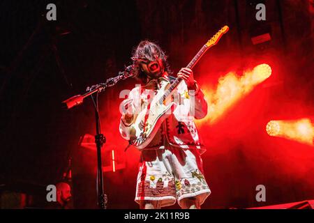 Milan, Italie. 14th septembre 2022. Simon Neil, du groupe de rock écossais Biffy Clyro, se produit en direct à Carroponte. Crédit : SOPA Images Limited/Alamy Live News Banque D'Images