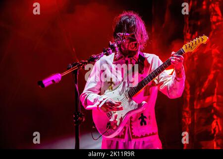 Milan, Italie. 14th septembre 2022. Simon Neil, du groupe de rock écossais Biffy Clyro, se produit en direct à Carroponte. Crédit : SOPA Images Limited/Alamy Live News Banque D'Images