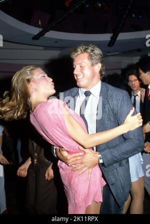 Vanna White et John Gibson Circa années 80 crédit: Ralph Dominguez/MediaPunch Banque D'Images