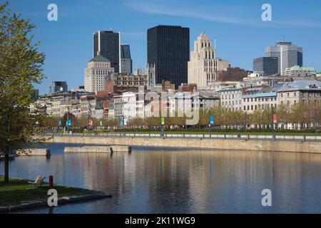 Horizon du Vieux-Port et de Montréal au printemps, Québec, Canada. Banque D'Images