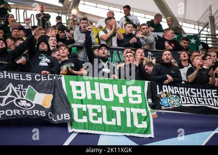 Varsovie, Pologne. 14th septembre 2022. Les fans du Celtic Glasgow ont assisté à un match de football du groupe F de la Ligue des champions de l'UEFA 2022/23 entre Shakhtar Donetsk et le Celtic FC au stade municipal de Legia Warsaw. Score final; Shakhtar Donetsk 1:1 Celtic FC. Crédit : SOPA Images Limited/Alamy Live News Banque D'Images