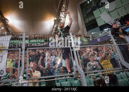 Varsovie, Pologne. 14th septembre 2022. Les fans du Celtic Glasgow ont assisté à un match de football du groupe F de la Ligue des champions de l'UEFA 2022/23 entre Shakhtar Donetsk et le Celtic FC au stade municipal de Legia Warsaw. Score final; Shakhtar Donetsk 1:1 Celtic FC. Crédit : SOPA Images Limited/Alamy Live News Banque D'Images