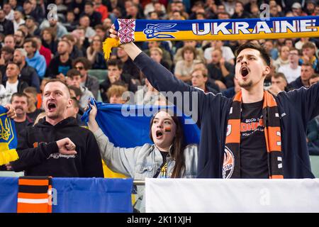 Varsovie, Pologne. 14th septembre 2022. Les fans de Shakhtar ont vu des acclamations lors du match de football du groupe F de la Ligue des champions de l'UEFA 2022/23 entre Shakhtar Donetsk et le Celtic FC au stade municipal de Legia Warsaw. Score final; Shakhtar Donetsk 1:1 Celtic FC. Crédit : SOPA Images Limited/Alamy Live News Banque D'Images