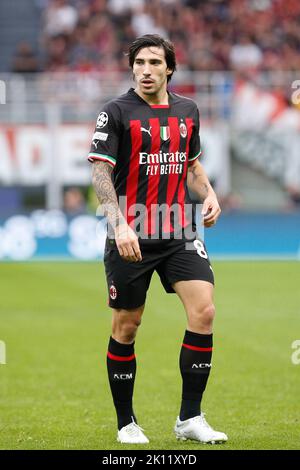 Milan, Italie. 14th septembre 2022. Italie, Milan, sept 14 2022: Sandro Tonali (milieu de terrain de milan ac) attendant un coup de gardien de but dans la première moitié pendant le match de football AC MILAN vs DINAMO ZAGREB, UCL 2022-2023 matchday2 San Siro Stadium (Credit image: © Fabrizio Andrea Bertani/Pacific Press via ZUMA Press Wire) Credit: ZUMA Press, Inc./Alay Live News Banque D'Images