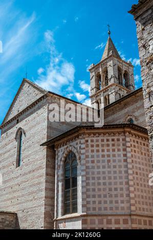 Assise, un voyage à travers l'histoire et la religion. La basilique de Santa Chiara Banque D'Images