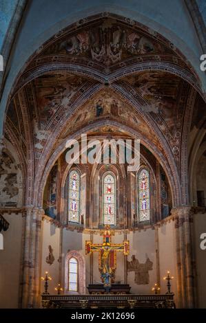 Assise, un voyage à travers l'histoire et la religion. La basilique de Santa Chiara Banque D'Images