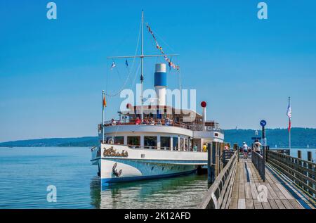 Herrsching, Allemagne - 28 JUILLET 2020 : navire à passagers Herrsching sur l'Ammersee, à l'embarcadère. Bavière, Allemagne Banque D'Images