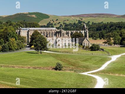 L'abbaye de Bolton, située à Wharfedale, dans le North Yorkshire, en Angleterre, porte le nom des ruines d'un monastère Augustinien de 12th ans, aujourd'hui connu sous le nom de Prieuré de Bolton. Banque D'Images