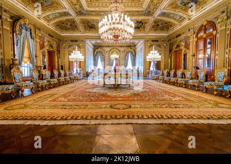 Vue intérieure du palais de Dolmabahce (Dolmabahce Sarayi) à Istanbul. Dolmabahce est le plus grand palais de Turquie. Banque D'Images
