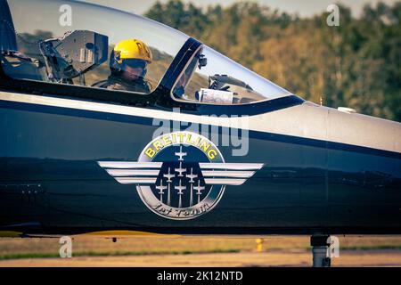 Breitling Jet Team Aero L-39 Albatros vol en train de rouler après l'atterrissage sur la base aérienne Kleine Brogel. Belgique - 14 septembre 2019. Banque D'Images