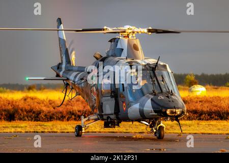 L'hélicoptère Belge Air Force Agusta A109 sur le point de se produire pendant le spectacle aérien de Sanicole Sunset. Belgique - 10 septembre 2022 Banque D'Images