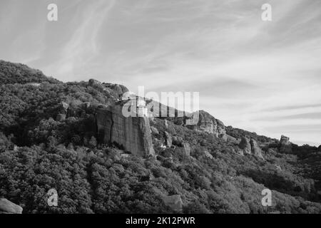 Vacances: Les merveilleux '13 monastères' et leur cadre à couper le souffle à Meteora sur le continent de la Grèce Banque D'Images