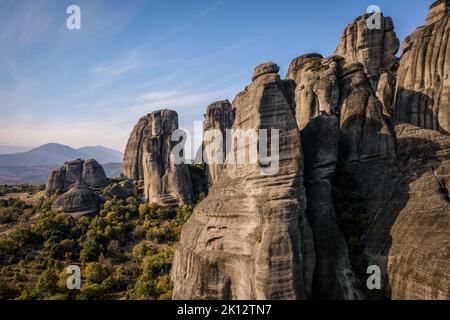 Vacances: Les merveilleux '13 monastères' et leur cadre à couper le souffle à Meteora sur le continent de la Grèce Banque D'Images