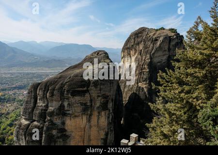 Vacances: Les merveilleux '13 monastères' et leur cadre à couper le souffle à Meteora sur le continent de la Grèce Banque D'Images