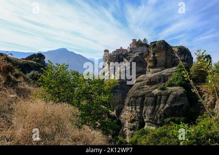 Vacances: Les merveilleux '13 monastères' et leur cadre à couper le souffle à Meteora sur le continent de la Grèce Banque D'Images