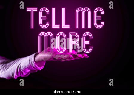 Signe écrit à la main parlez-moi plus. Concept Internet Appel pour démarrer une conversation partager plus de connaissances Banque D'Images