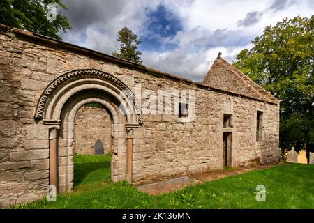 ST MARYS KIRK AUCHINDAIR ABERDEENSHIRE ÉCOSSE PORTES D'ÉTÉ DANS LE MUR SUD Banque D'Images