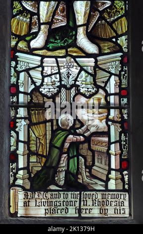 Vitrail de Percy Bacon représentant Sir Galahad et la vision du Saint Graal, église St Lalluwy, Menheniot, Cornouailles Banque D'Images