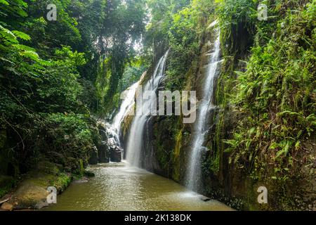 Petites cascades près de la cascade de Zongo, République démocratique du Congo, Afrique Banque D'Images