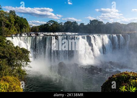 Lumangwe Falls, sur la rivière Kalungwishi, au nord de la Zambie, en Afrique Banque D'Images