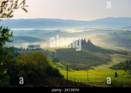 Podere Belvedere ferme au printemps, Orcia Valley, Toscane, Italie, Europe Banque D'Images