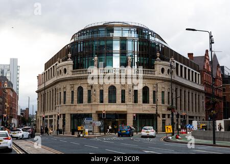 LEEDS, ROYAUME-UNI - 9 SEPTEMBRE 2022. L'extérieur de l'ancien bâtiment Majestic Cinema and Ballroom de City Square, Leeds, qui est maintenant un hôtel Banque D'Images