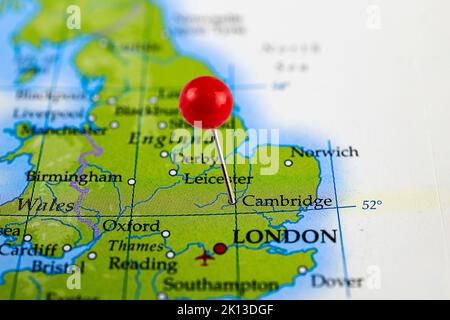 Carte de Cambridge. Gros plan sur la carte de Cambridge avec une épingle rouge. Carte avec point rouge de Cambridge en Angleterre. Banque D'Images