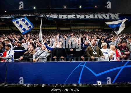 Copenhague, Danemark. 14th septembre 2022. Les fans de football du FC Copenhague ont été vus sur les tribunes lors du match de la Ligue des champions de l'UEFA entre le FC Copenhague et le FC Sevilla à Parken à Copenhague. (Crédit photo : Gonzales photo/Alamy Live News Banque D'Images