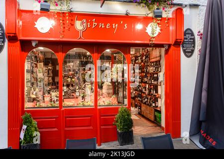 Gibney's Wine Shop, Malahide, Irlande, élu « meilleur magasin de vins d'Irlande » Banque D'Images