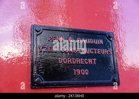 Plaque sur le côté d'une grue dans le port de Rotterdam, avec le nom du fabricant 'Penn & Bauduin Yzer constructeurs, Dordrecht, 1900', pays-Bas Banque D'Images