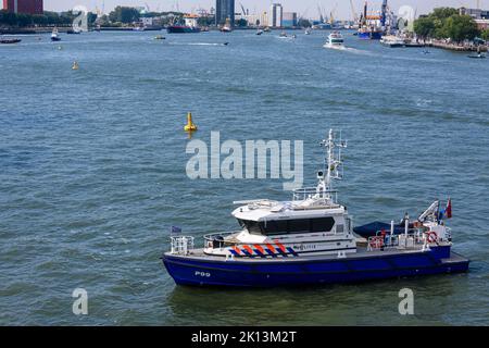 Bateau de police du port maritime de Rotterdam au port de Rotterdam, pays-Bas Banque D'Images