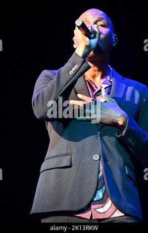 Tunde Baiyewu, de la famille Lighthouse, en train de se produire lors de la tournée Giants of Soul à l'hôtel de ville de Sheffield , Sheffield , Royaume-Uni , 14.09.2022 Banque D'Images