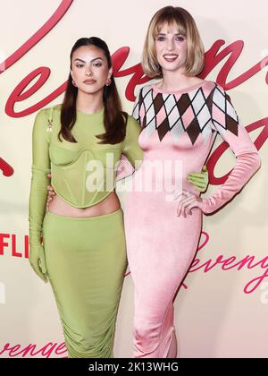 HOLLYWOOD, LOS ANGELES, CALIFORNIE, États-Unis - SEPTEMBRE 14 : Camila Mendes et Maya Thurman Hawke arrivent à la projection spéciale de Los Angeles « Do Revenge » de Netflix qui s'est tenue au théâtre Netflix Tudum sur 14 septembre 2022 à Hollywood, Los Angeles, Californie, États-Unis. (Photo de Xavier Collin/image Press Agency) Banque D'Images