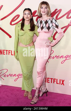 HOLLYWOOD, LOS ANGELES, CALIFORNIE, États-Unis - SEPTEMBRE 14 : Camila Mendes et Maya Thurman Hawke arrivent à la projection spéciale de Los Angeles « Do Revenge » de Netflix qui s'est tenue au théâtre Netflix Tudum sur 14 septembre 2022 à Hollywood, Los Angeles, Californie, États-Unis. (Photo de Xavier Collin/image Press Agency) Banque D'Images