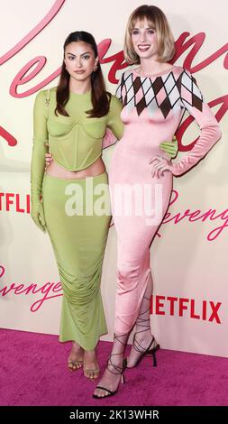 HOLLYWOOD, LOS ANGELES, CALIFORNIE, États-Unis - SEPTEMBRE 14 : Camila Mendes et Maya Thurman Hawke arrivent à la projection spéciale de Los Angeles « Do Revenge » de Netflix qui s'est tenue au théâtre Netflix Tudum sur 14 septembre 2022 à Hollywood, Los Angeles, Californie, États-Unis. (Photo de Xavier Collin/image Press Agency) Banque D'Images