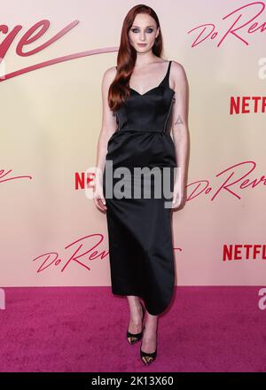 HOLLYWOOD, LOS ANGELES, CALIFORNIE, États-Unis - SEPTEMBRE 14 : l'actrice anglaise Sophie Turner portant Louis Vuitton arrive au film spécial de Los Angeles « Do Revenge » tenu au Netflix Tudum Theatre on 14 septembre 2022 à Hollywood, Los Angeles, Californie, États-Unis. (Photo de Xavier Collin/image Press Agency) Banque D'Images