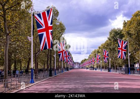 Le Mall London où les gens ont payé des respects à HRH Queen Elizabeth II.Lambeth Bridge London Royaume-Uni Banque D'Images