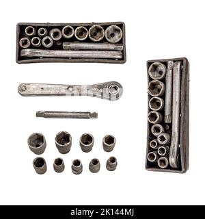 Anciennes clés et cliquet isolées sur fond blanc. Banque D'Images