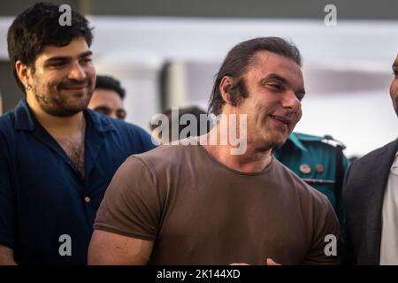 Sohail Khan sur le site de l'usine d'être humain. La star Bollywood est arrivée sur le site de l'Etre humain, une marque de mode de la fiducie charitable de Salman Khan, à l'occasion de son inauguration. Salman Khan avait annoncé plus tôt l'ouverture de ce point de vente sur la page Facebook "être humain au Bangladesh". Banque D'Images