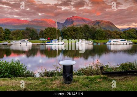 Vue sur une section du canal calédonien en direction de Ben Nevis en Écosse, au Royaume-Uni Banque D'Images