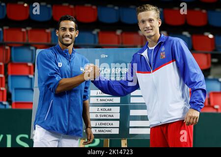 De gauche Daniel Cukierman d'Israël et Jiri Lehecka tchèque pendant le tirage de la coupe Davis à tel Aviv, Israël, 15 septembre 2022. Jiri Lehecka Wil Banque D'Images