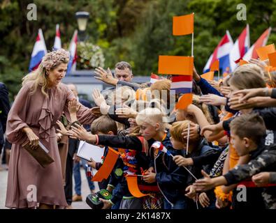 2022-09-15 12:50:14 GEMERT - la reine Maxima est accueillie par les enfants de Gemert lors d'une visite régionale à Peel dans la province du Brabant Nord. La visite met l'accent sur l'évolution de la conservation de la nature, l'avenir du secteur agricole, les nouvelles formes de coopération sociale et l'esprit d'entreprise novateur dans la région de Peel. ANP SEM VAN DER WAL pays-bas sortie - belgique sortie Banque D'Images