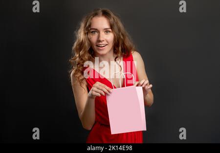 vacances surprise anniversaire cadeau femme émerveillement Banque D'Images