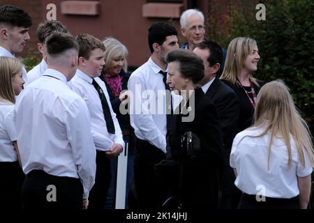 Galashiels, Royaume-Uni. 15 septembre 2022. S.A.R. la princesse royale rendra visite aux Galashiels Légende : Anne, princesse royale (Anne Elizabeth Alice Louise; née le 15 août 1950), est le deuxième enfant et la seule fille de la reine Elizabeth II et du prince Philip, duc d'Édimbourg, Et la seule sœur du roi Charles III son Altesse Royale la Princesse Royale visitera les frontières écossaises aujourd'hui, jeudi 15 septembre, rencontrant les résidents et le personnel de Waverley Care Home, les élèves de l'Académie Galashiels, les soignants locaux et les anciens combattants. La princesse Royale est présidente de la fiducie des soignants et est connue pour son travail suppo CRED Banque D'Images